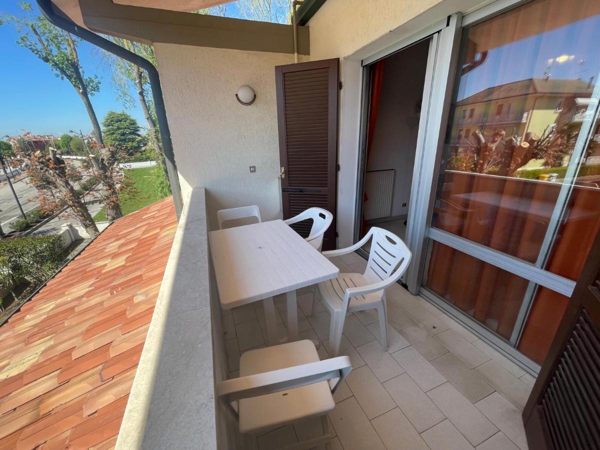 Vega Bilocale Con Piscina E Terrazza Apartment Caorle Ngoại thất bức ảnh