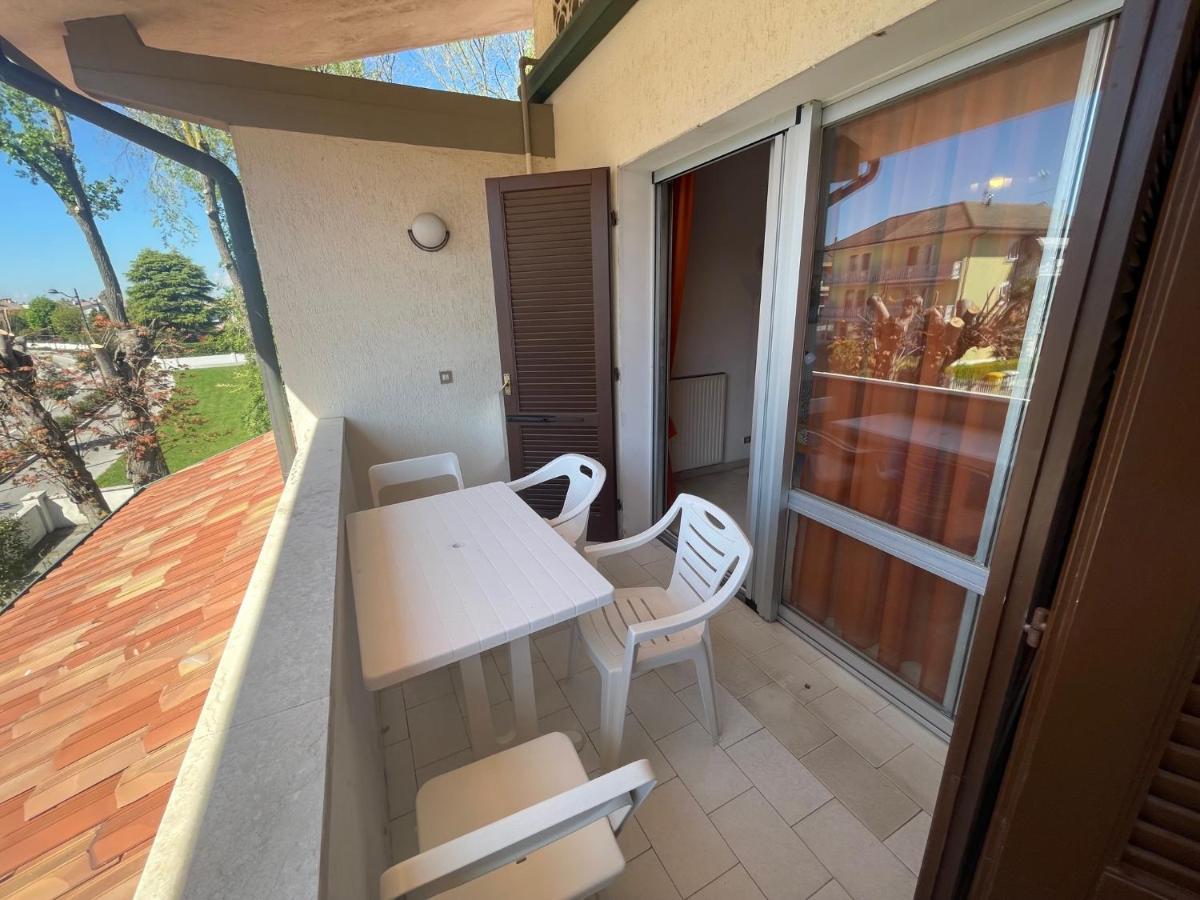Vega Bilocale Con Piscina E Terrazza Apartment Caorle Ngoại thất bức ảnh